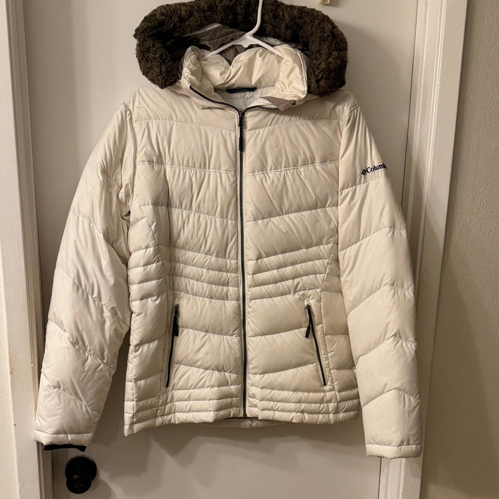 Columbia Women's Cream Puffer Jacket with Hood